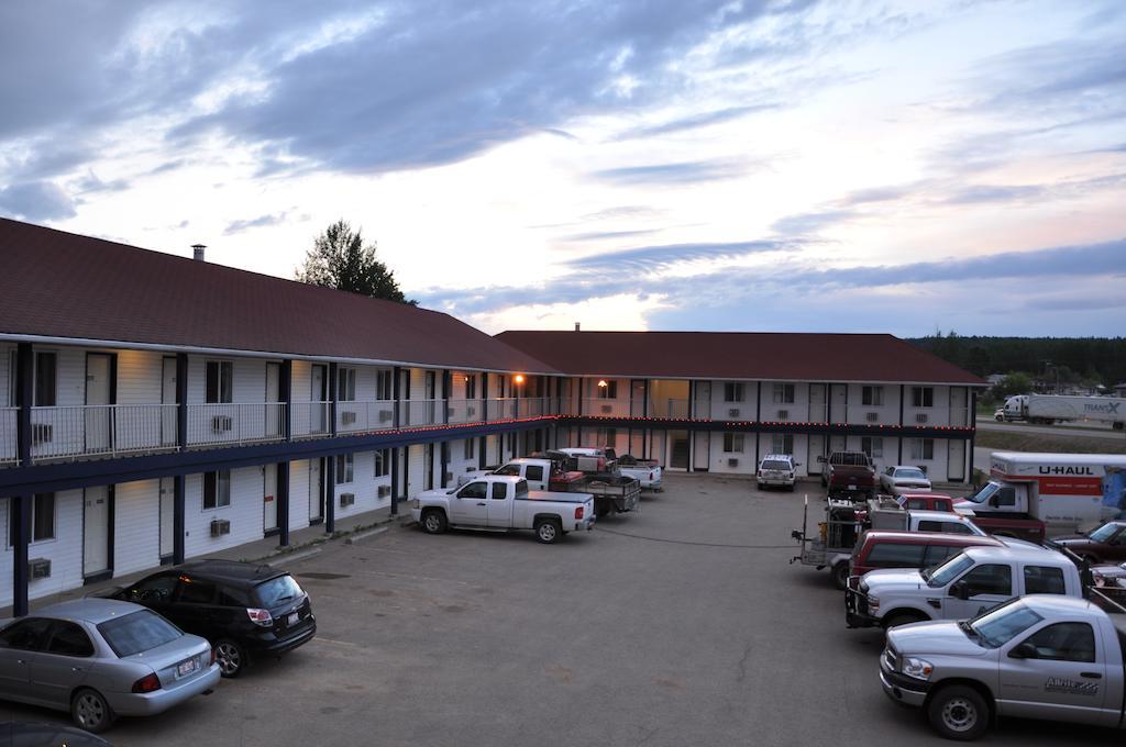 Blue Bell Inn Форт-Нельсон Экстерьер фото